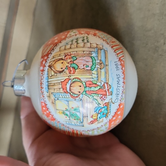 1981 Vintage Hallmark Betsy Clark Glass Ornament - Picture 4 of 9